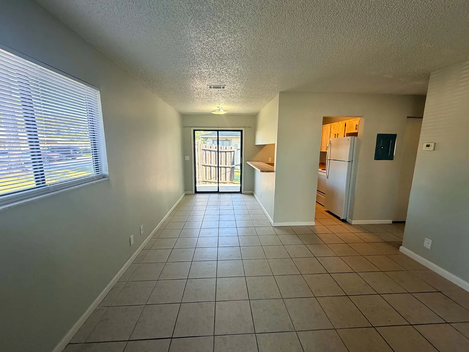 2 bed, 768 sqft, $1,050 — Photo 2