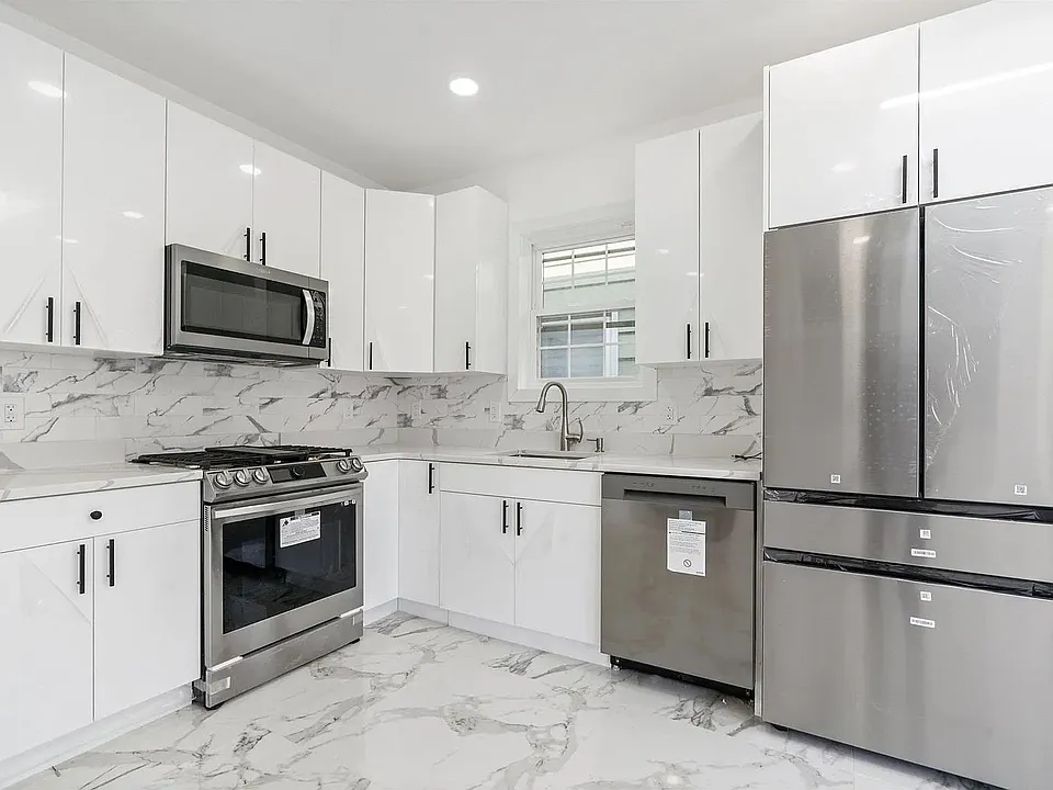 133 W 4th St #2