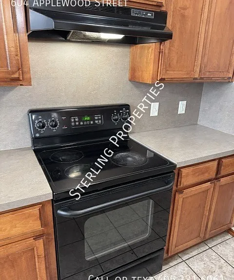 604 Applewood St — Photo 14