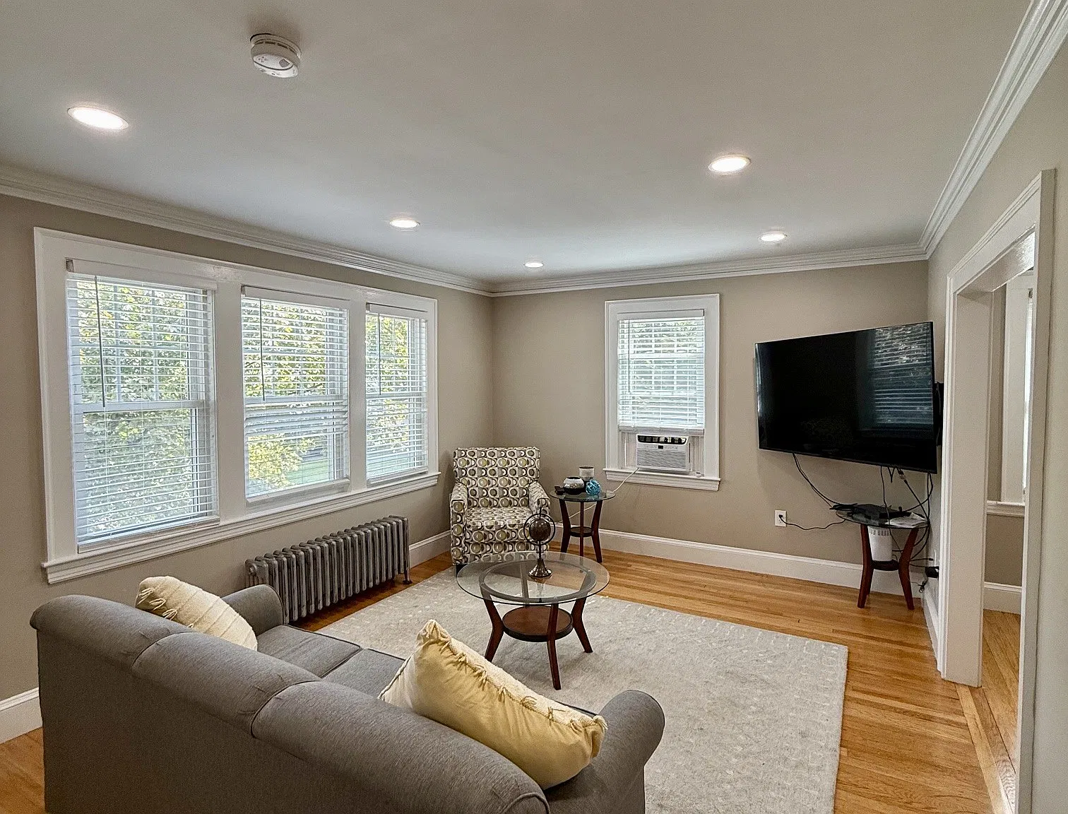 2 bed, 1350 sqft, $3,200 — Photo 1
