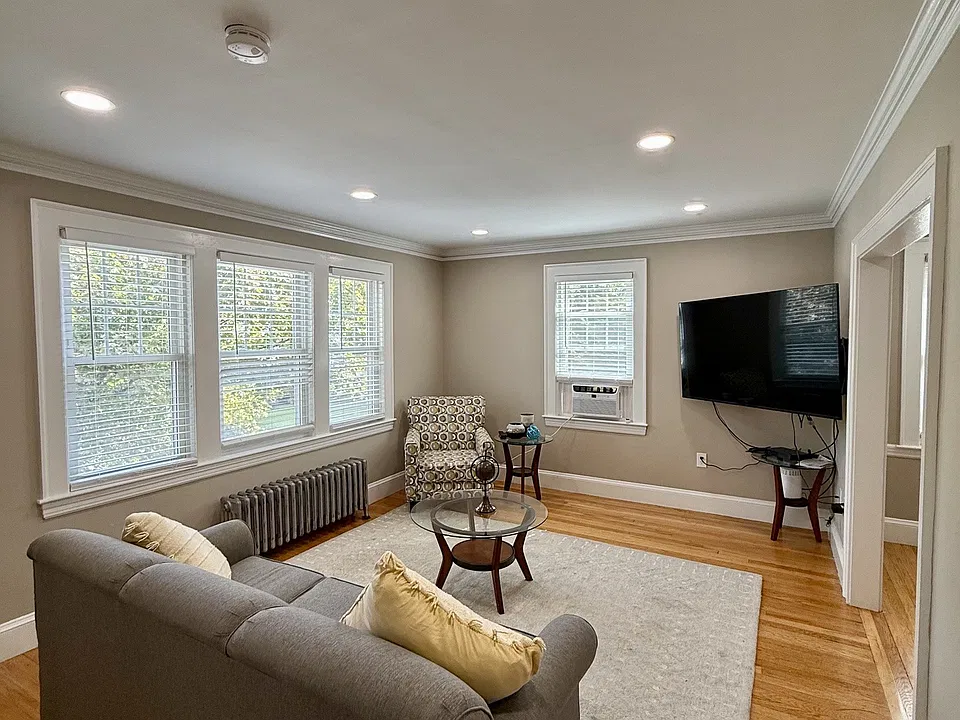 369-371 Lexington St #2