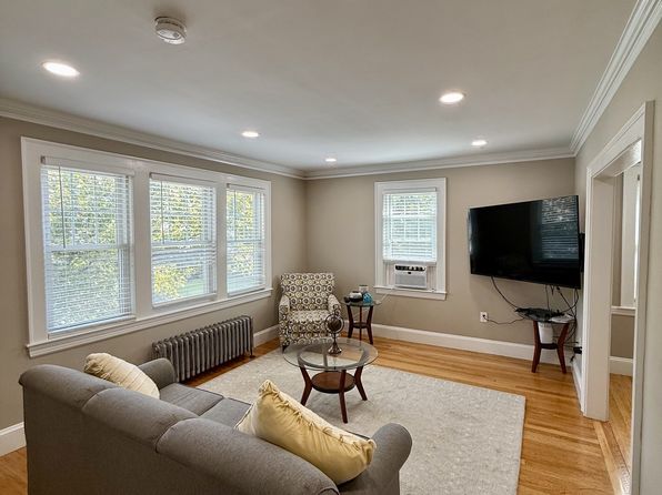 369-371 Lexington St #2