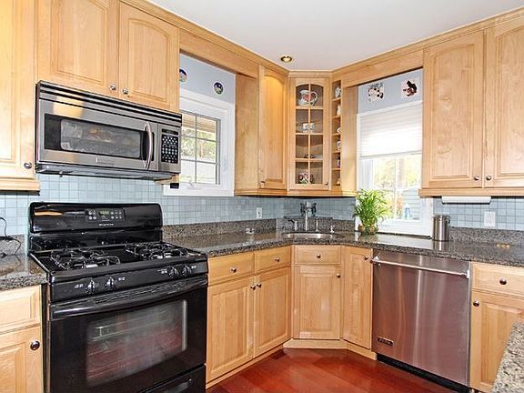 3rd image of 52 Kendal Ave