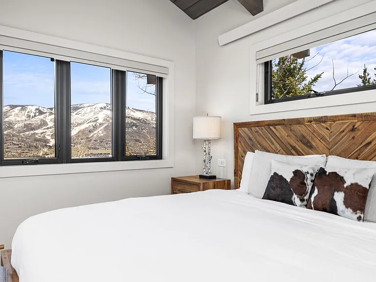 King Bedroom 1