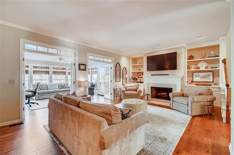 1st image of 2538 Oakwood Way SE