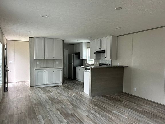 3rd image of 121 Daisy St #A