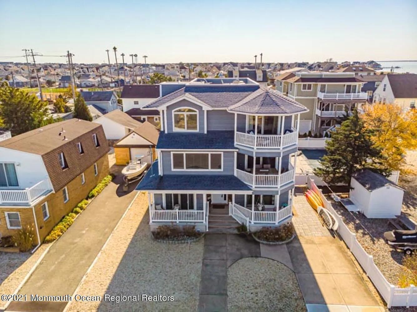 6 bed, 5.5 bath, 5154 sqft, $12,000 — Photo 3