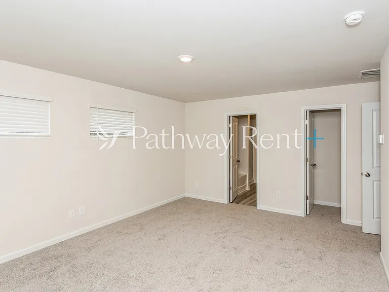 628 Mackenzie Cv — Photo 8