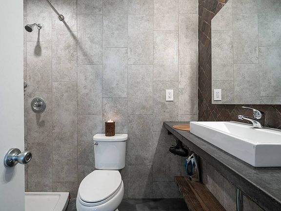5th image of 1235 22nd Ave S #D