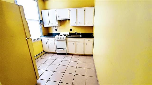 2nd image of 17 Halstead St