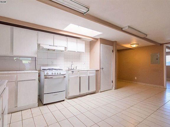 3rd image of 631 Imi Dr