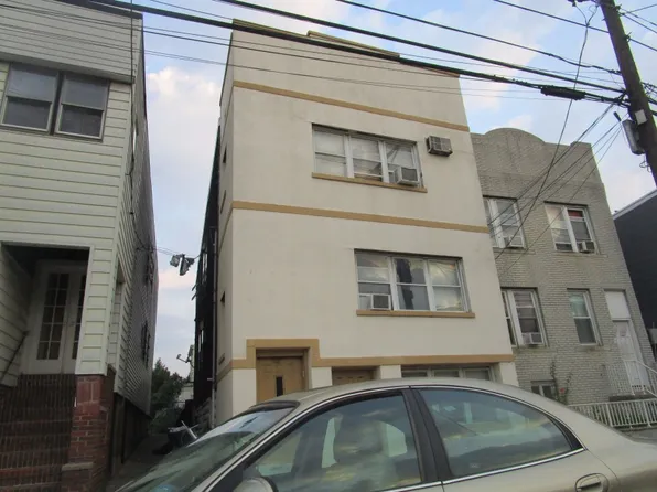 557 Avenue A, Bayonne, NJ 07002