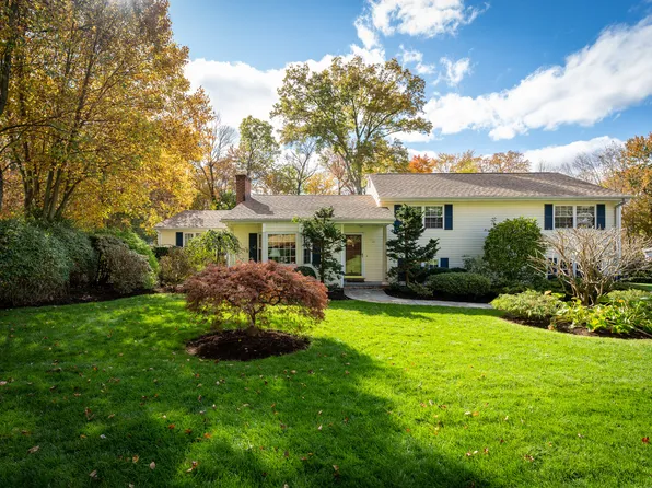 26 Nutmeg Lane, Stamford, CT 06905