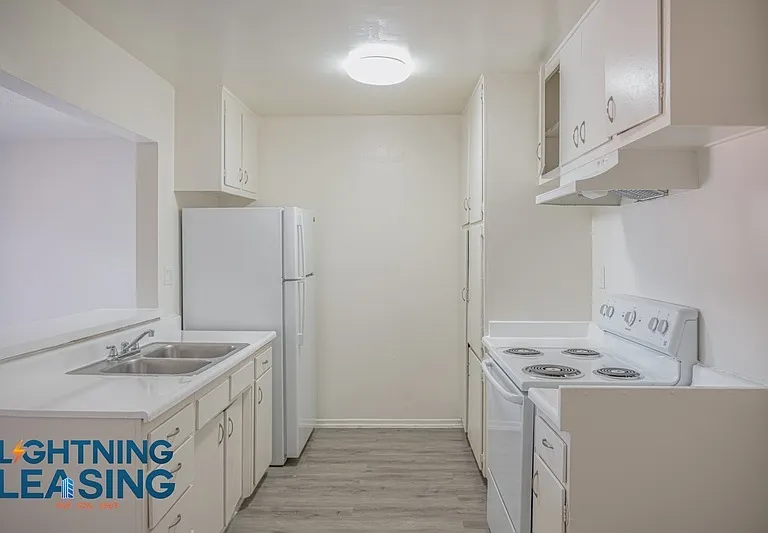 915 N Wilton Pl #304 — Photo 1