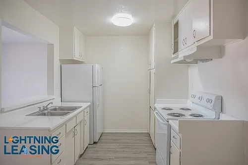 915 N Wilton Pl #304 Photo 1