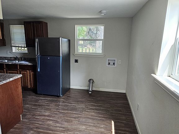 5th image of 229 W Monterey St #1