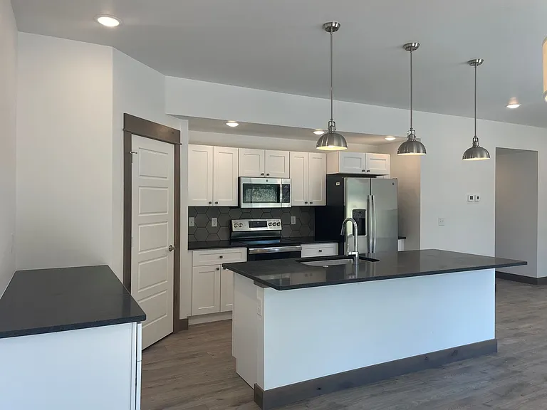 52 Black Label Way — Photo 2