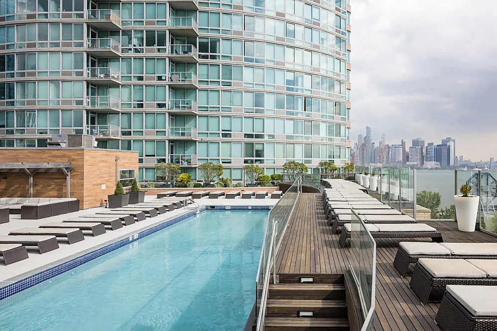 Liberty Towers — Photo 1