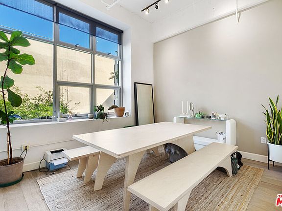 4th image of 1130 S Flower St APT 202