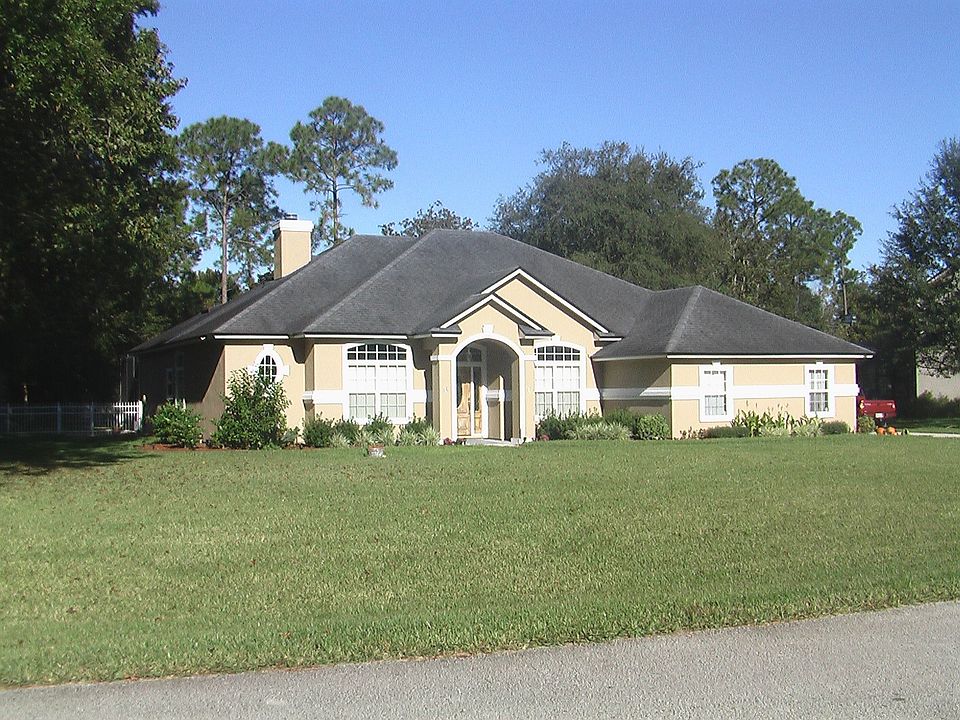 Large Lot Screened in Pool!