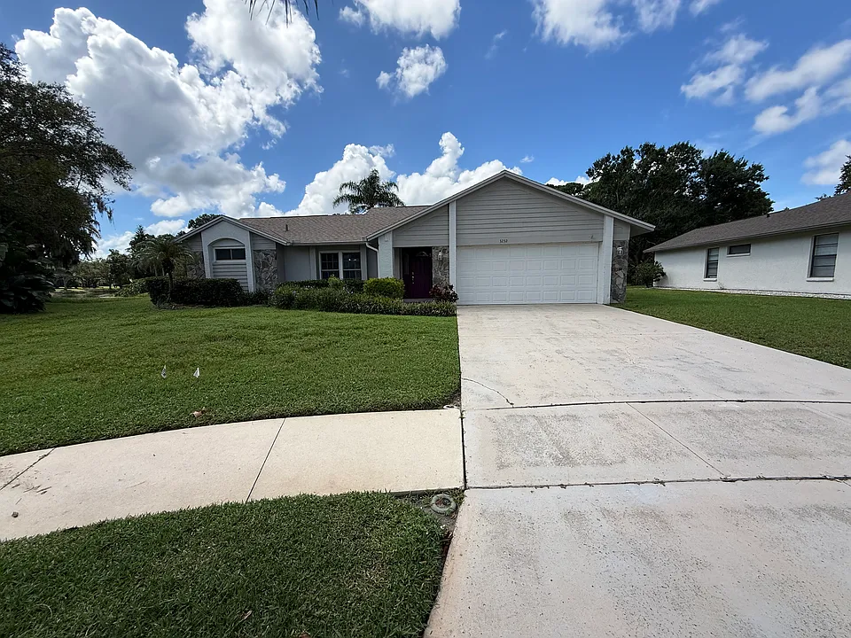 3232 Oakwood Pl