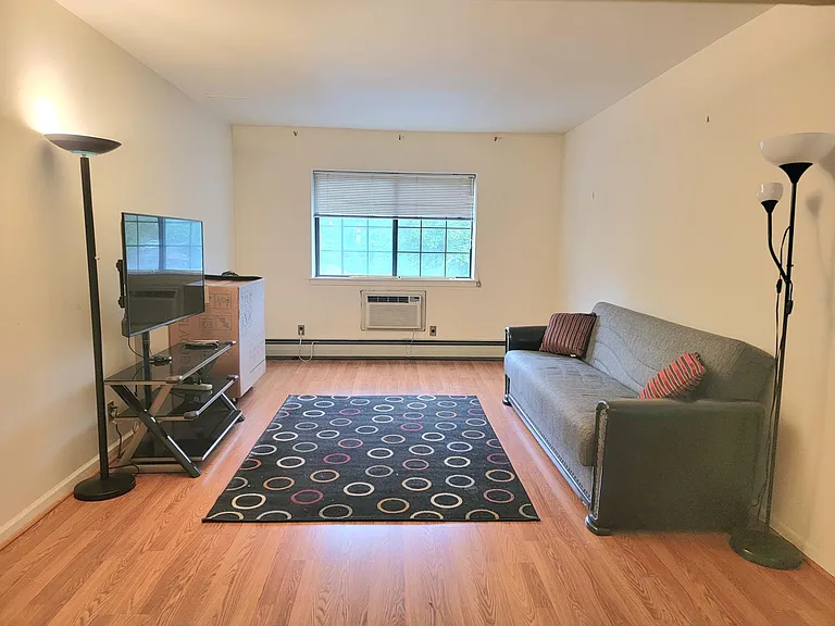 2 Elmwood Park Dr #322 — Photo 13