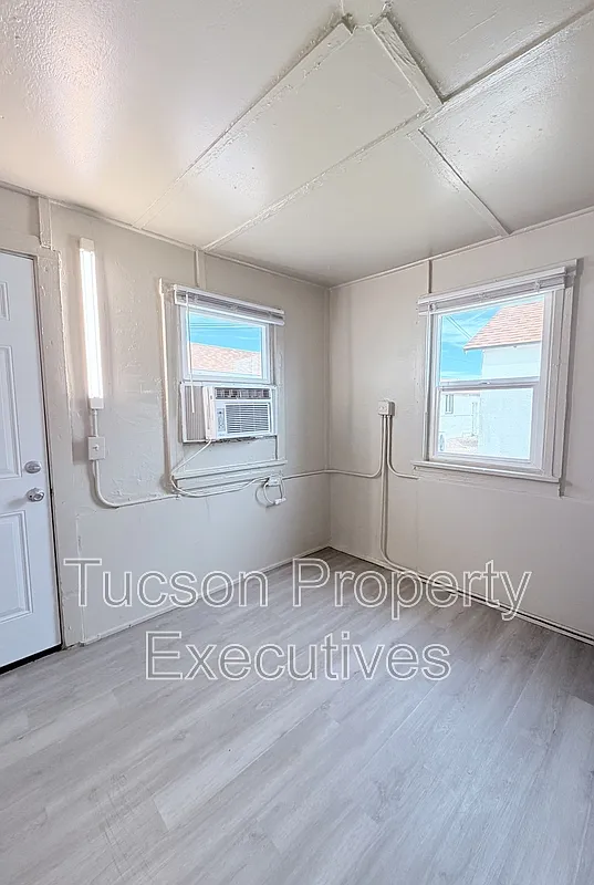 234 E 32nd St — Photo 3
