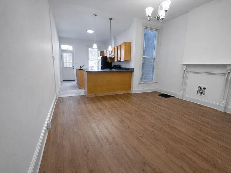 450 E Lorraine Ave — Photo 5