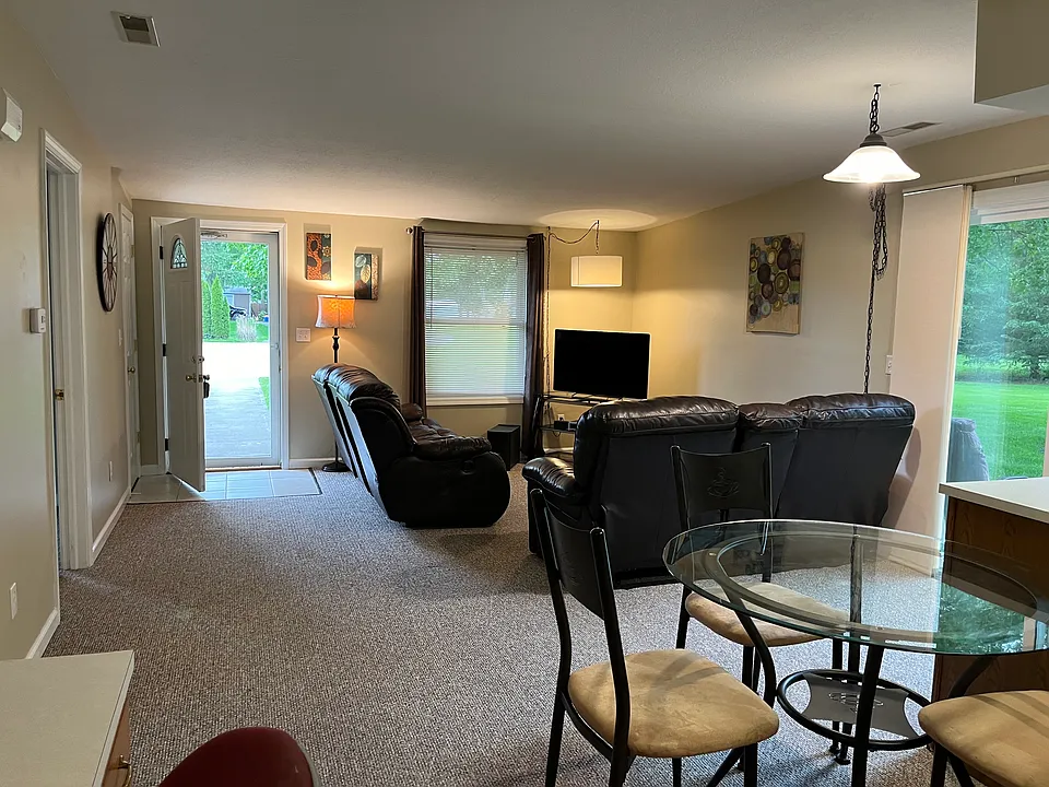295 W Aleck St #6