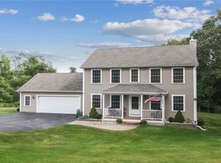 16 Dennis Dr, Montville, CT 06353
