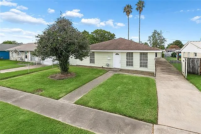 141 N Betty Ln — Photo 2