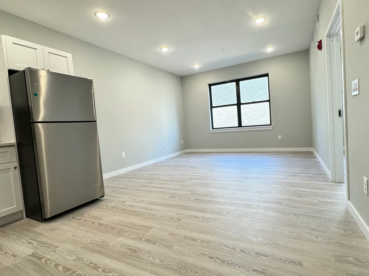 1 bed, $1,818 — Photo 2