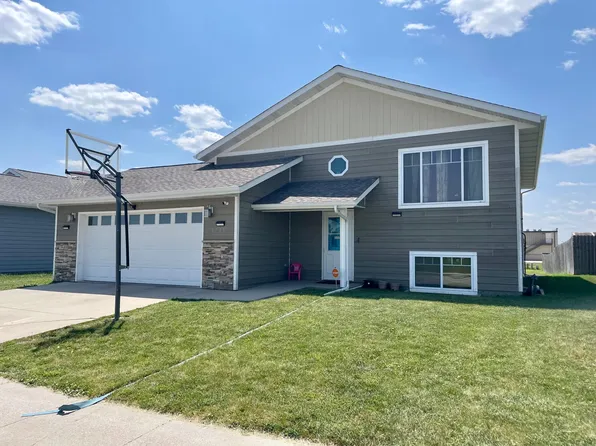 1719 Grand Ave, Worthington, MN 56187