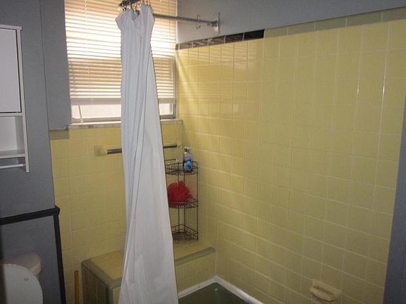 4th image of 2438 S Alder St