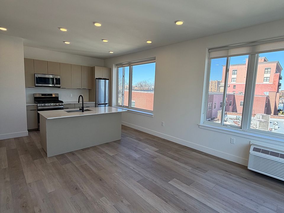 1st image of 293 Fairmount Ave #504
