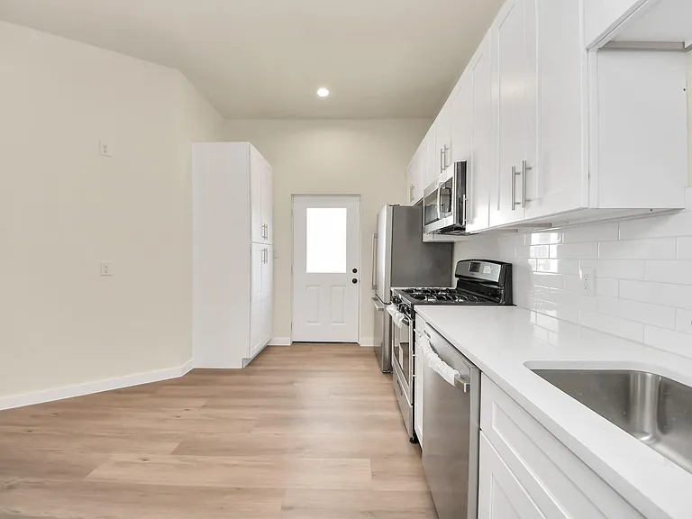 8025 Peachtree St #B — Photo 20
