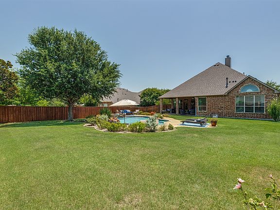 4th image of 5731 Chateau Dr