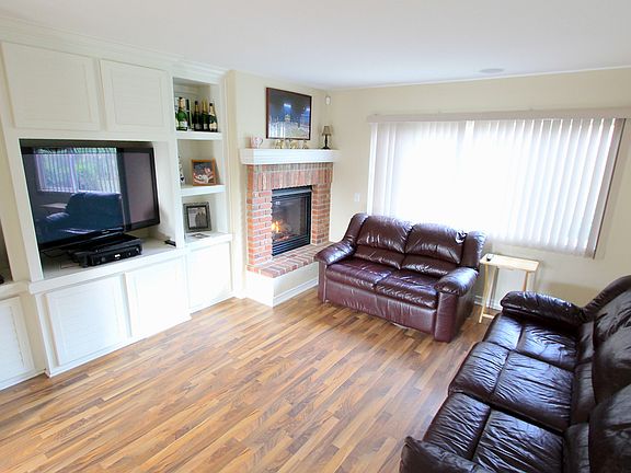 Family room 2. 