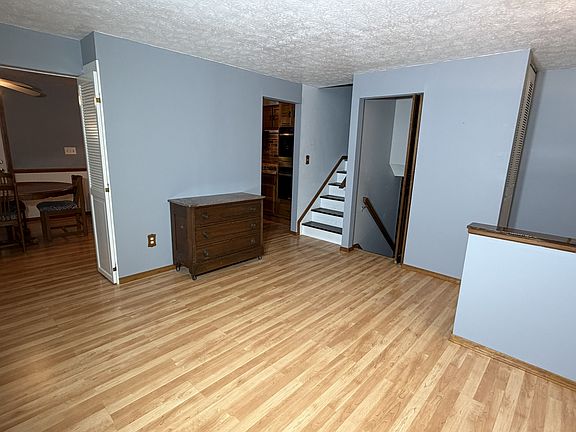 5th image of 321 Suzanne Dr