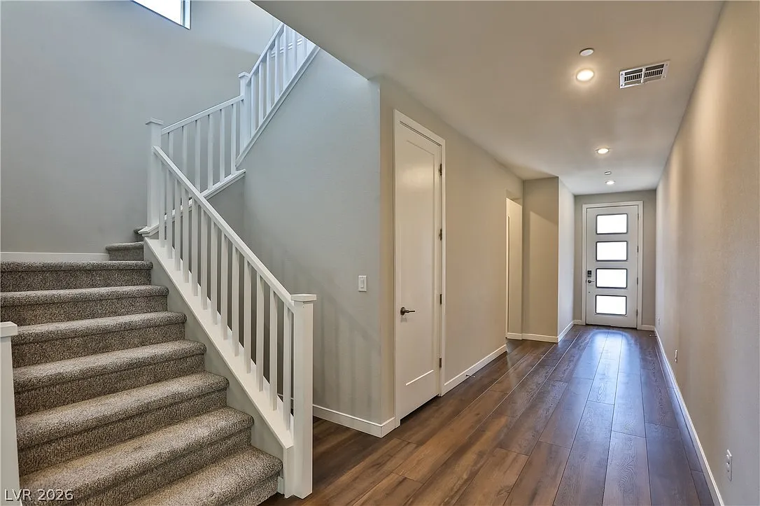 4 bed, 3.0 bath, 2736 sqft, $3,300 — Photo 4