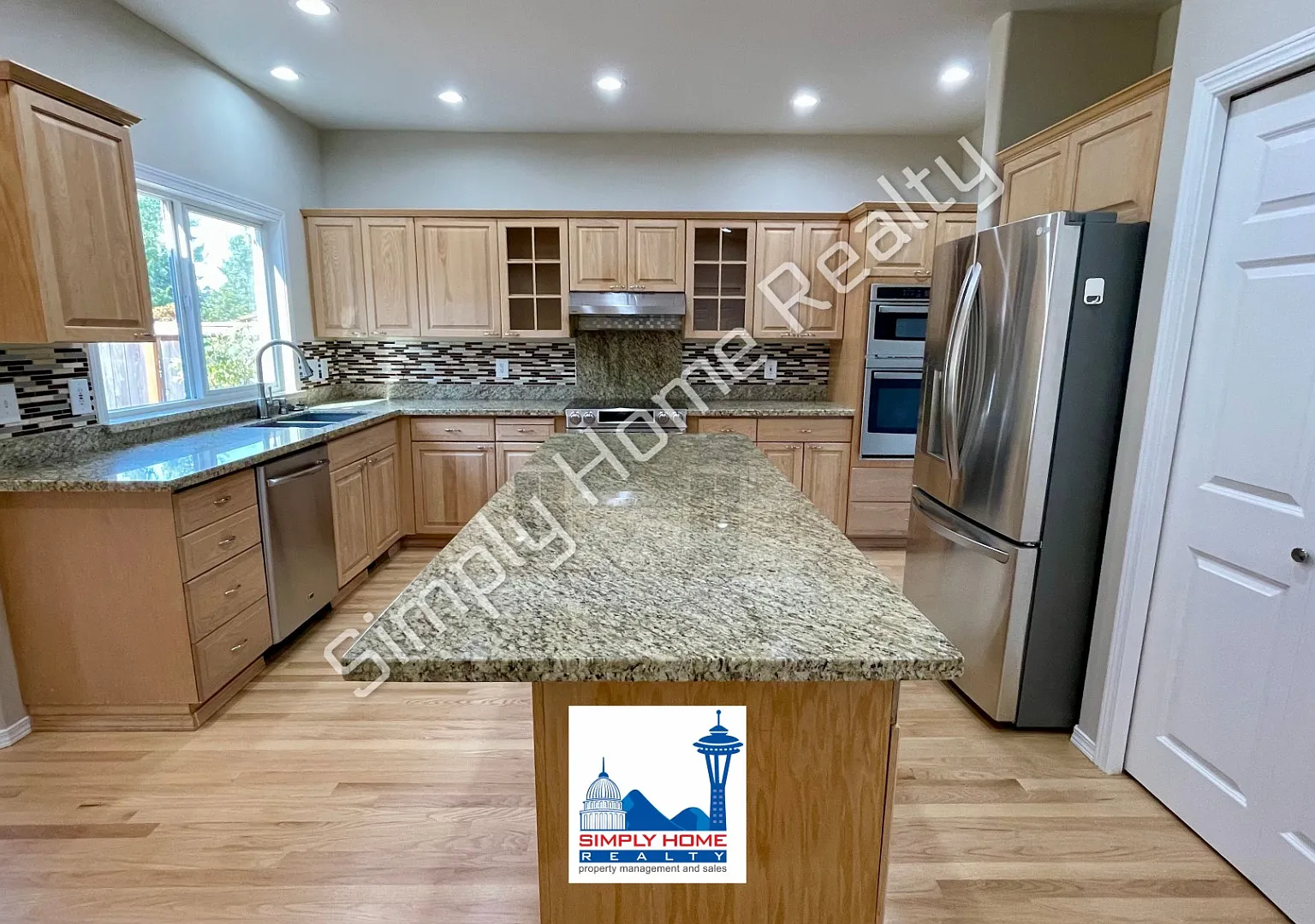 Step Inside this beautiful Home in Tacoma! — Photo 4