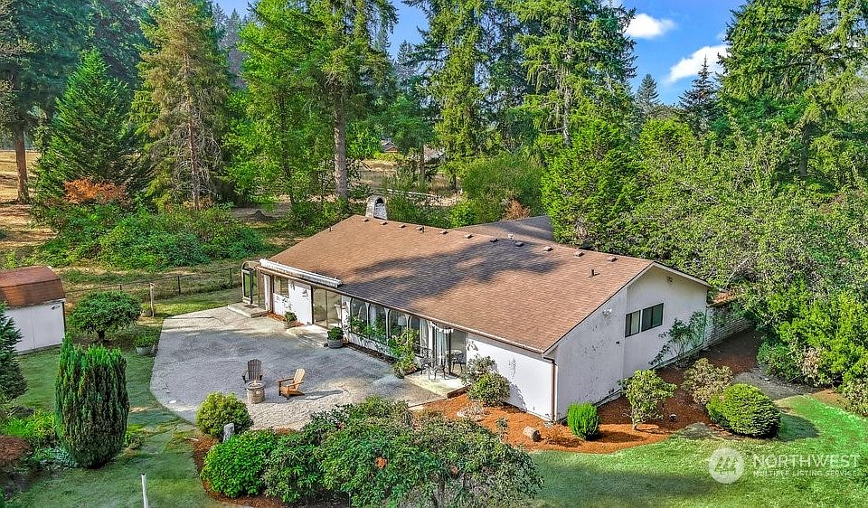 Beautifully updated Cottage Lake rambler on over a ½ acre corner lot at the end of a quiet cul-de-sac with no homes across the street and sides to a private 5+ acre property.>