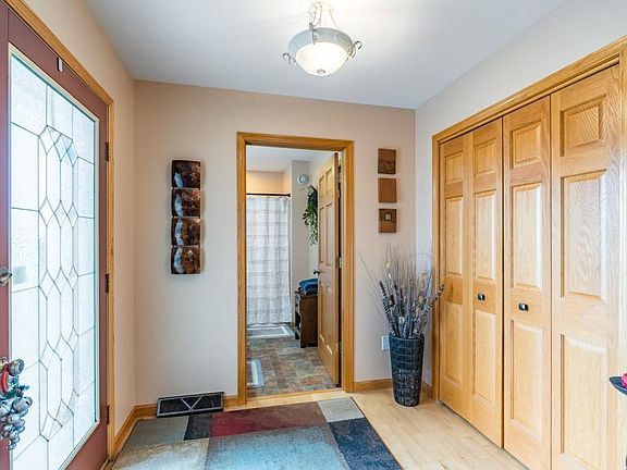 4th image of 142951 ROLLING MEADOWS LANE