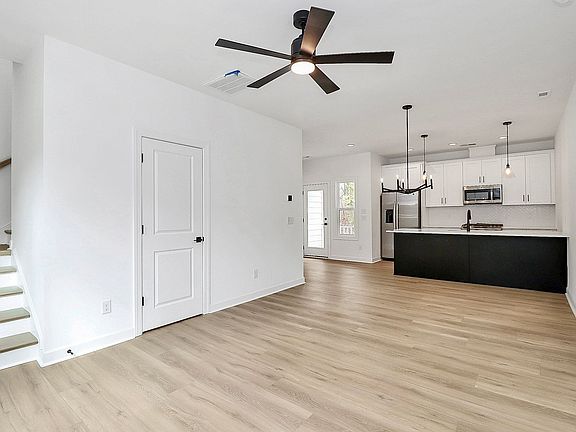 5th image of 3944 Hager Dr