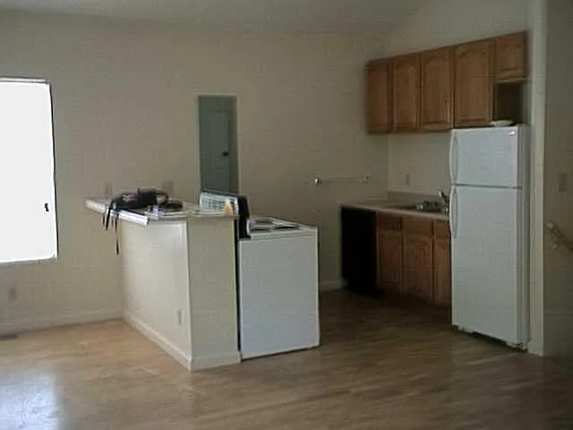 219 University Ave #B — Photo 3