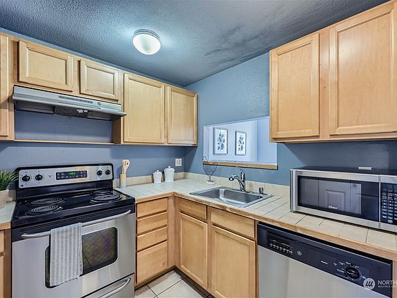 5th image of 1126 N 198th Street #B106
