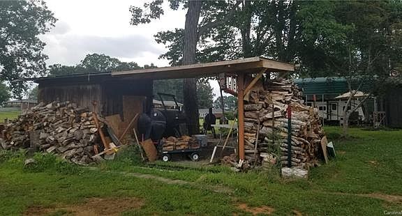 5th image of 2340 Lincoln Ln SW