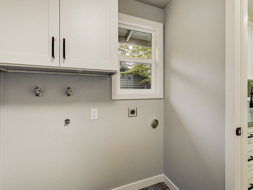 1st image of 120 Ave Ne