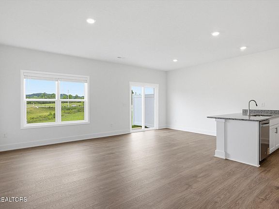 4th image of 241 Business Park Ln