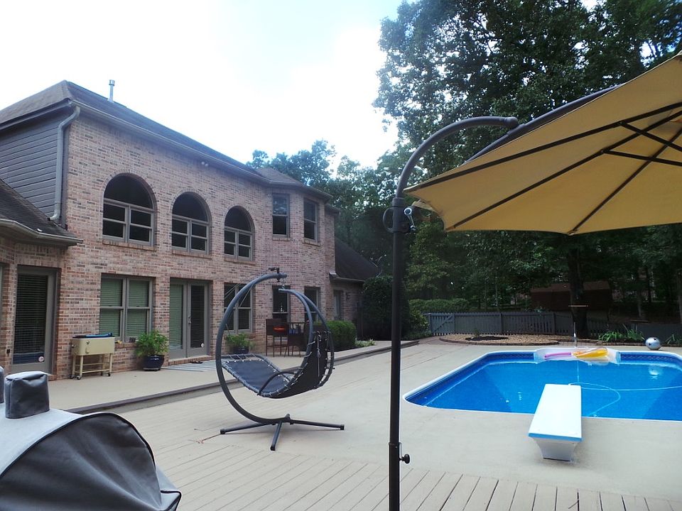 1st image of 125 White Oak Dr